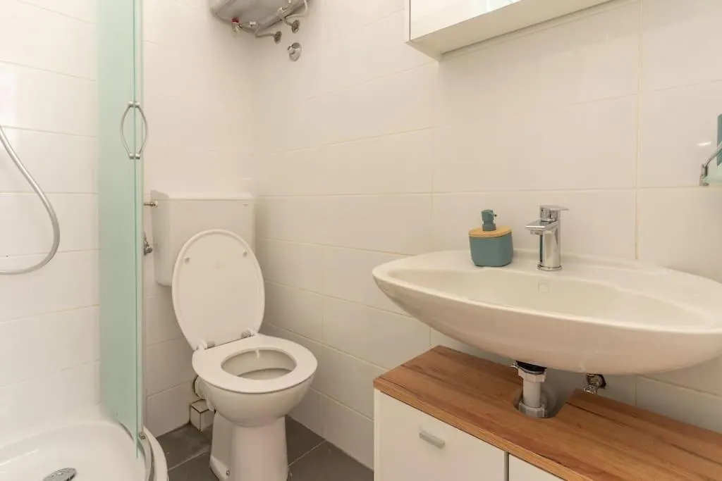 Apartment Ena - Located In Quiet Area 500M Of The Sea Pula